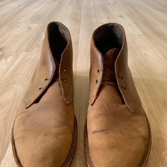 Classic Clarks Desert Boots in Tan – Size 10M